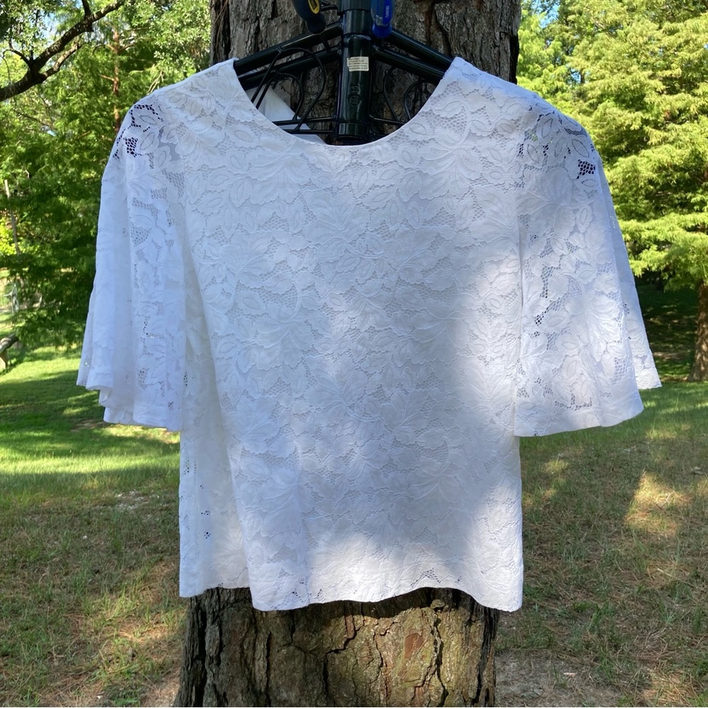 Banana Republic women’s size M, white, lace blouse, w/attached lining, NWT